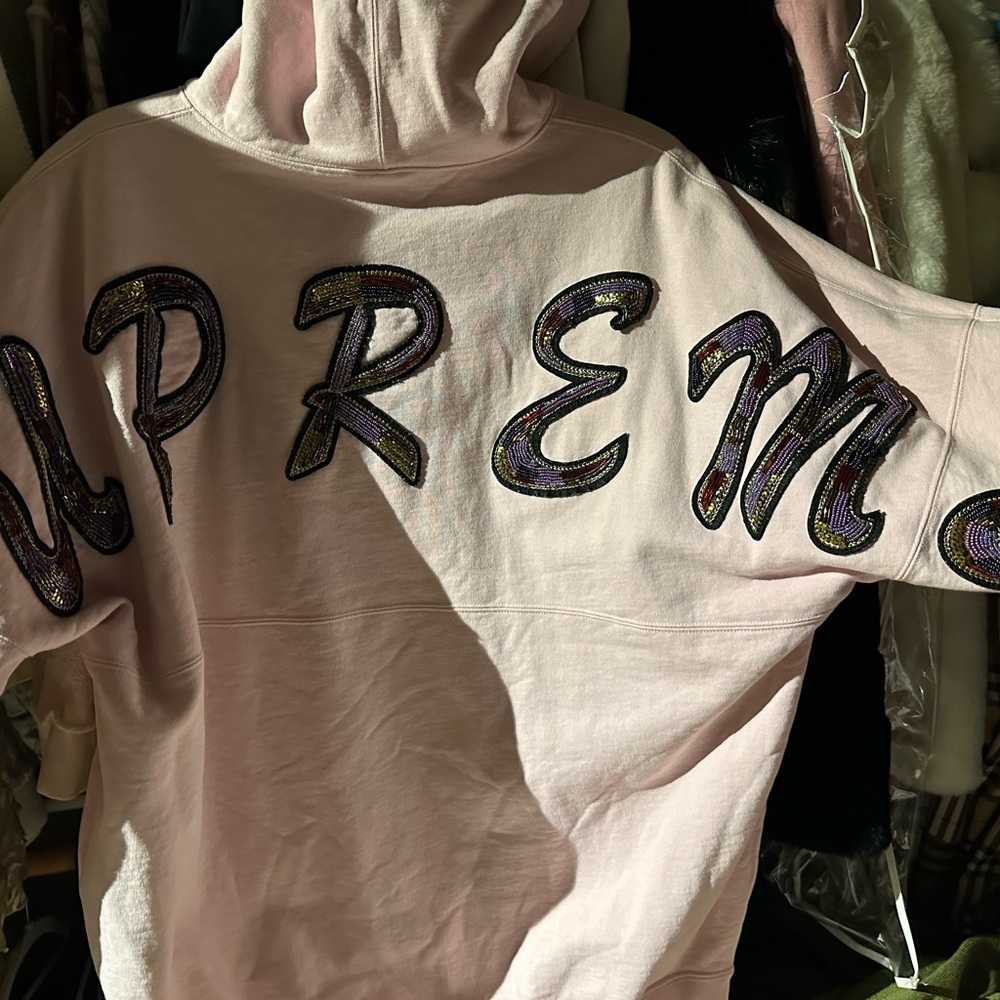 Supreme logo sweater never worn 💕 - Picture 4 of 7